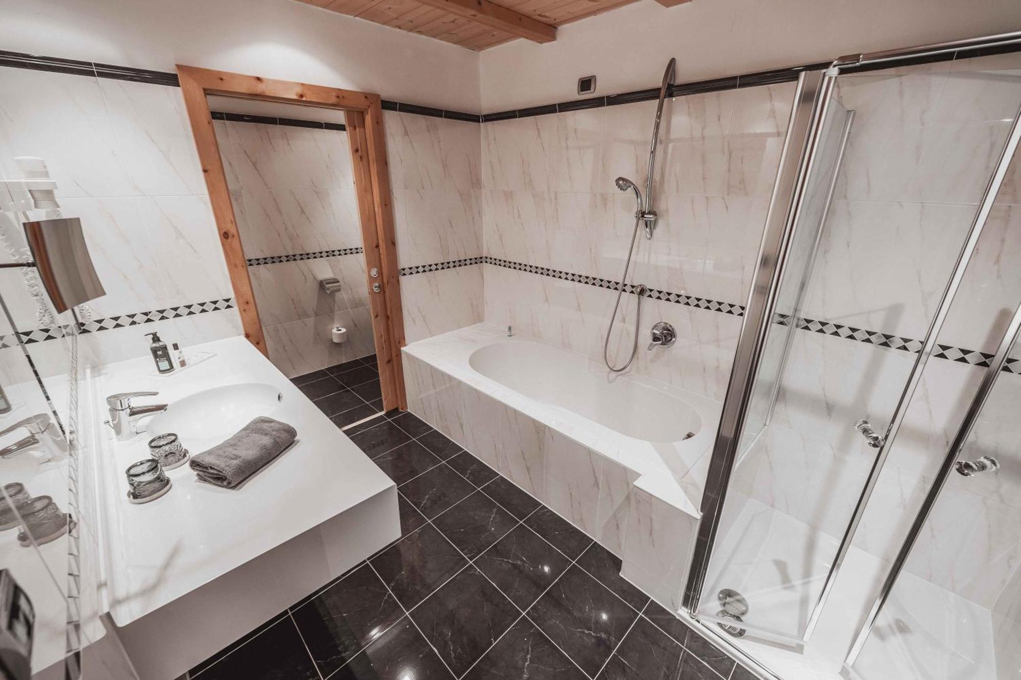 Hotel Continental Dolomites Selva di Val Gardena Extérieur photo