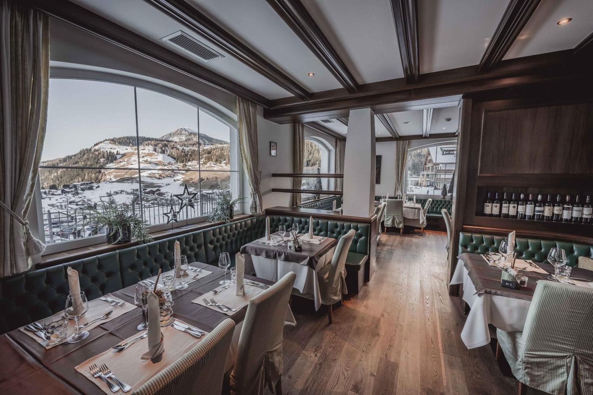 Hotel Continental Dolomites Selva di Val Gardena Extérieur photo